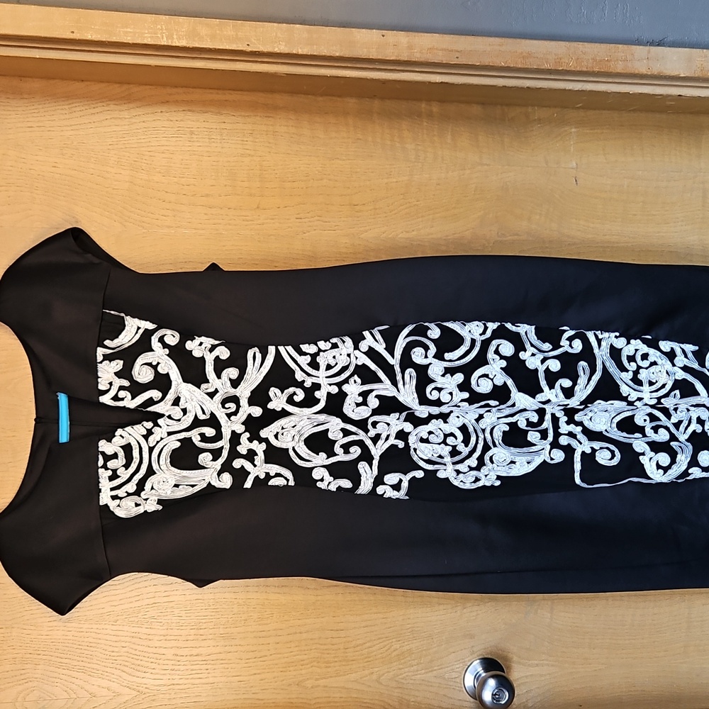 Women's knee-length dress